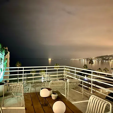 Riviera Rooftop - Front De Avec Terrasse Dans Le Centre *